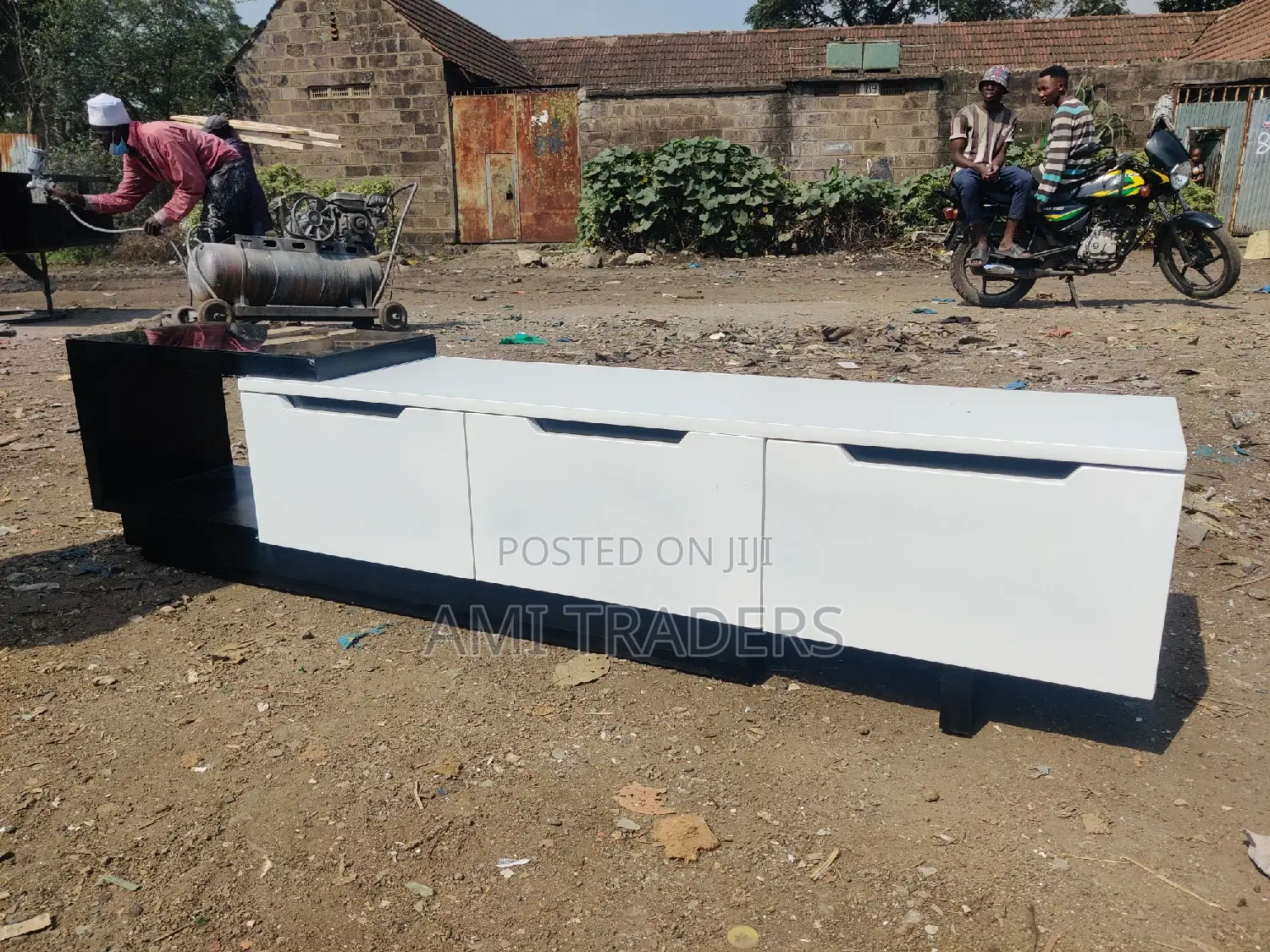 Luxury White Black Tv Stand (6FT)