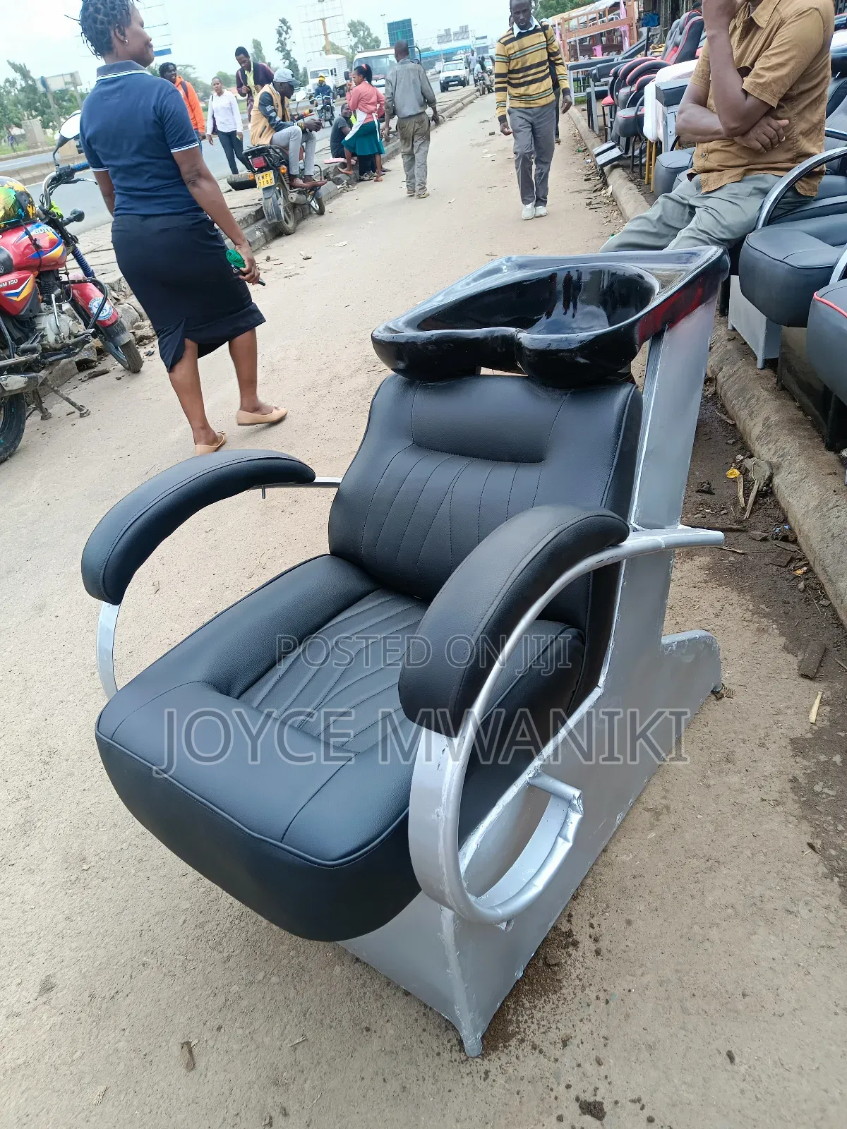 Sink Chair, Black and Silver 