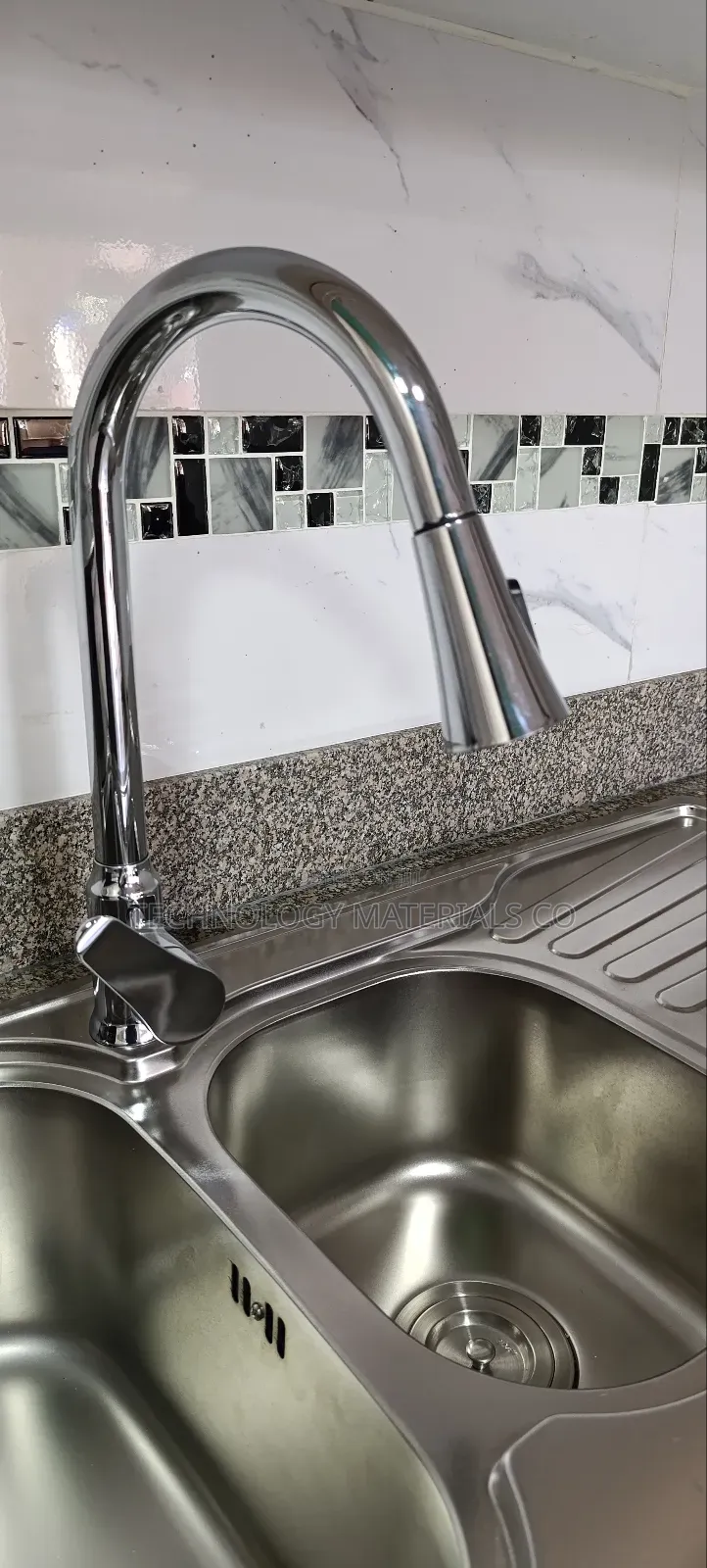 Single Handle Pull-Down Kitchen Faucet