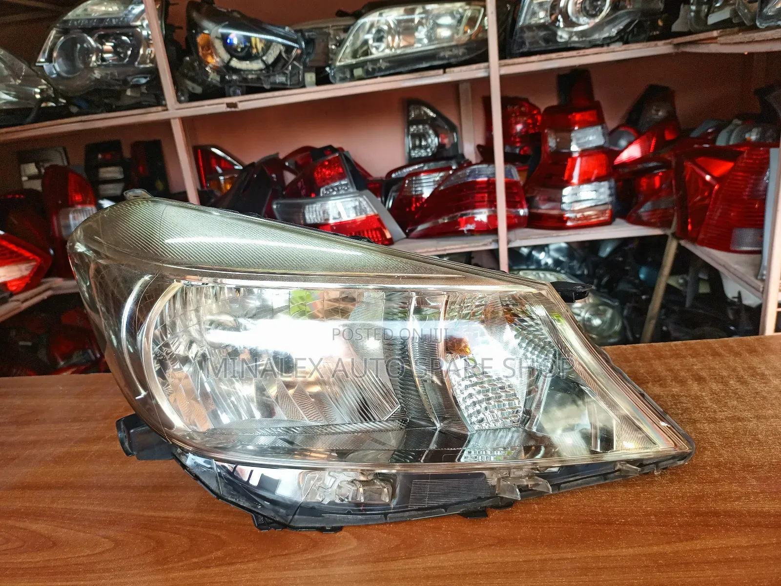 Toyota Vitz 2013 Jewela Nonzenon Headlights