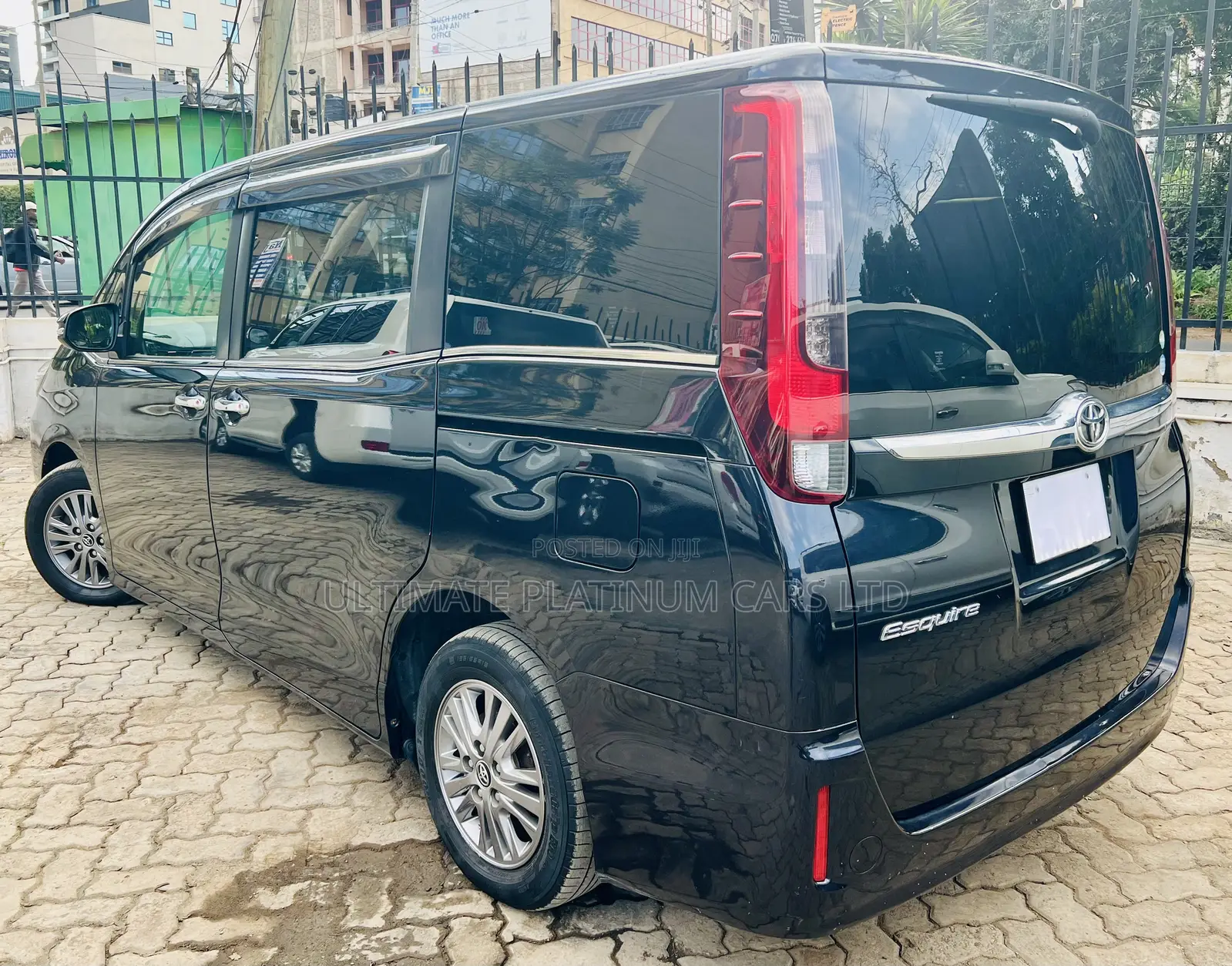 Toyota Esquire 2.0 FWD (7 seater) 2017 Purple
