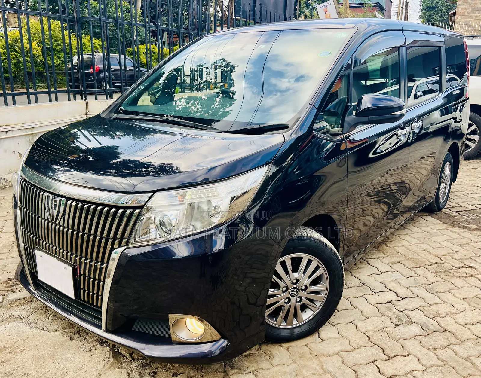 Toyota Esquire 2.0 FWD (7 seater) 2017 Purple