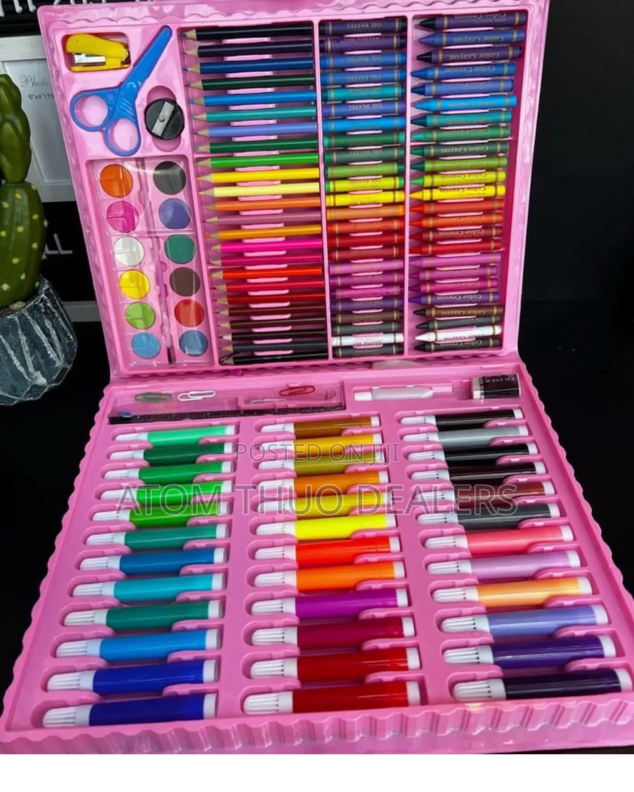 150pcs Kids Art Drawing and Colouring Set.