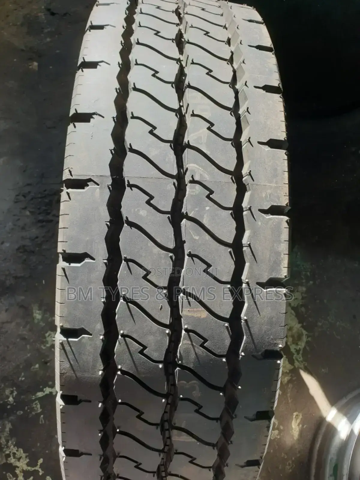 255 /70 R22. 5 DUNLOP (Japan)