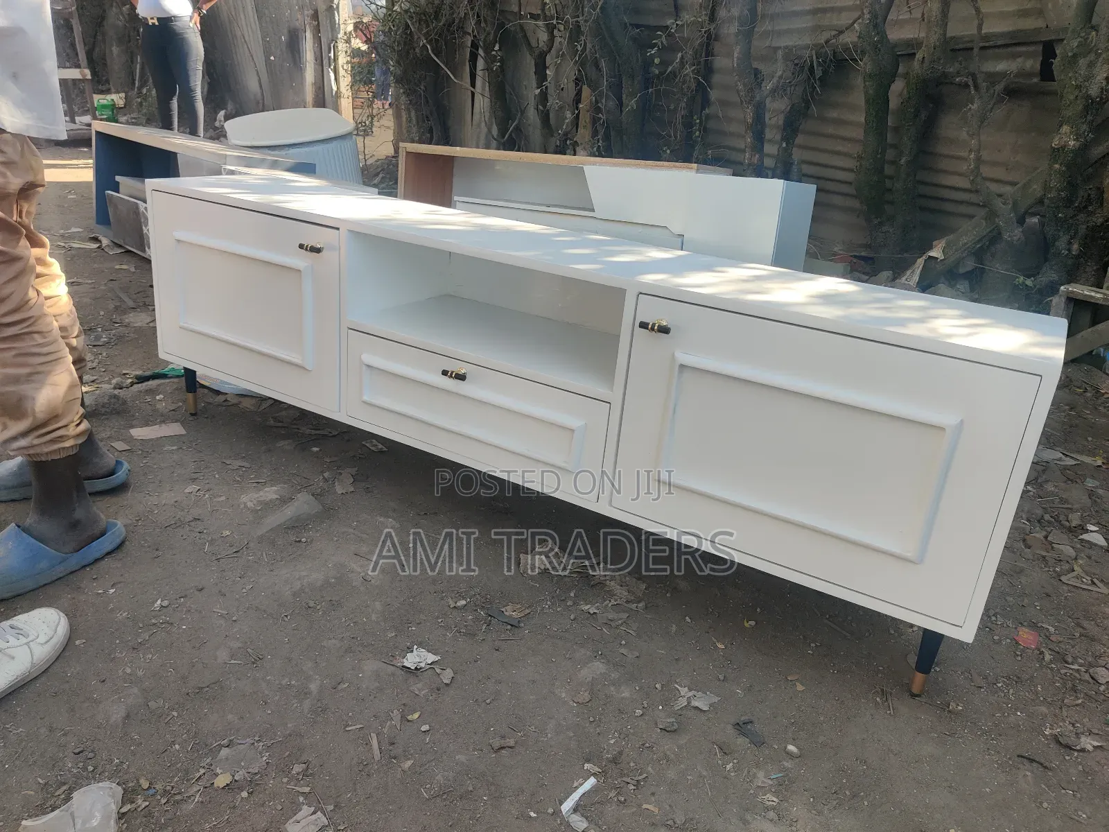 White Cool Tv Stand (6 FT)