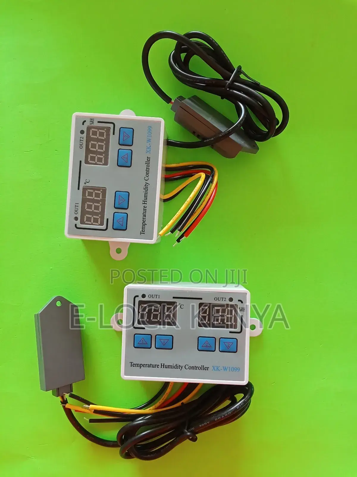 Container Thermostat With Hygrometer for Regulation