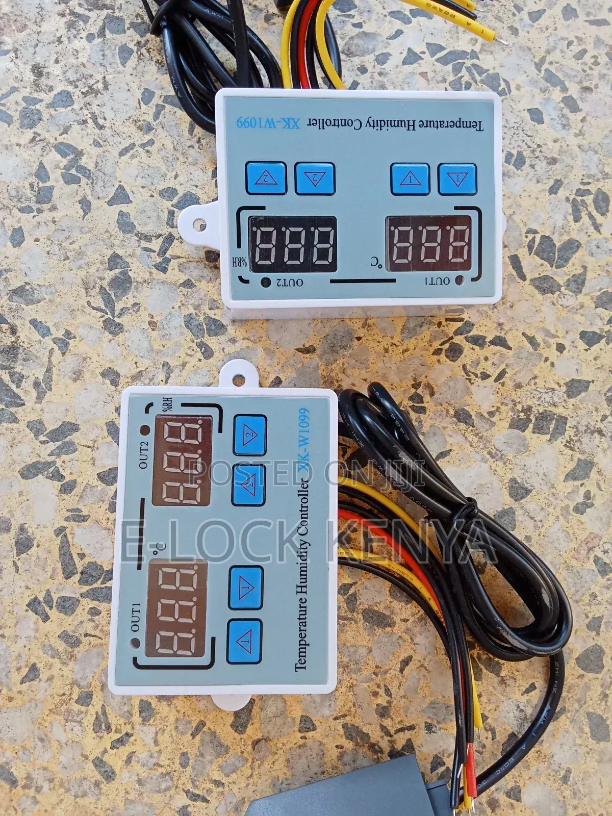 Fantastic Thermostat and Hygrometer for Hatchers