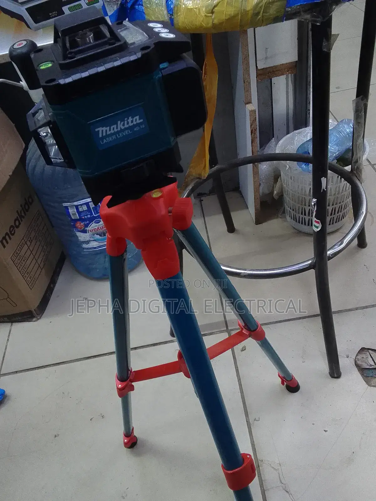 Makita/ Makita Laser Level With Stand.
