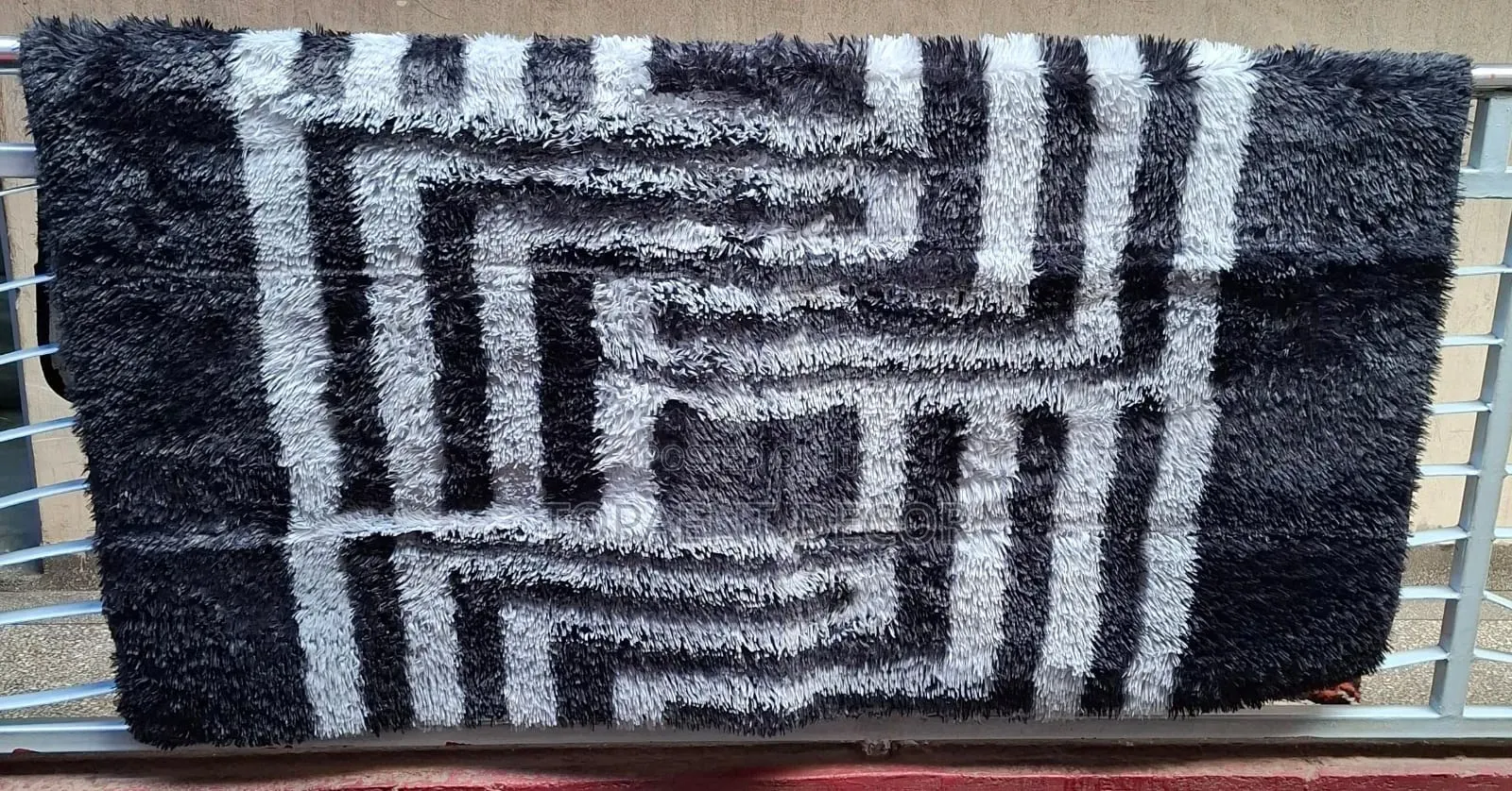 Black and White Fluffy Carpet Black and White Fluffy Carpet