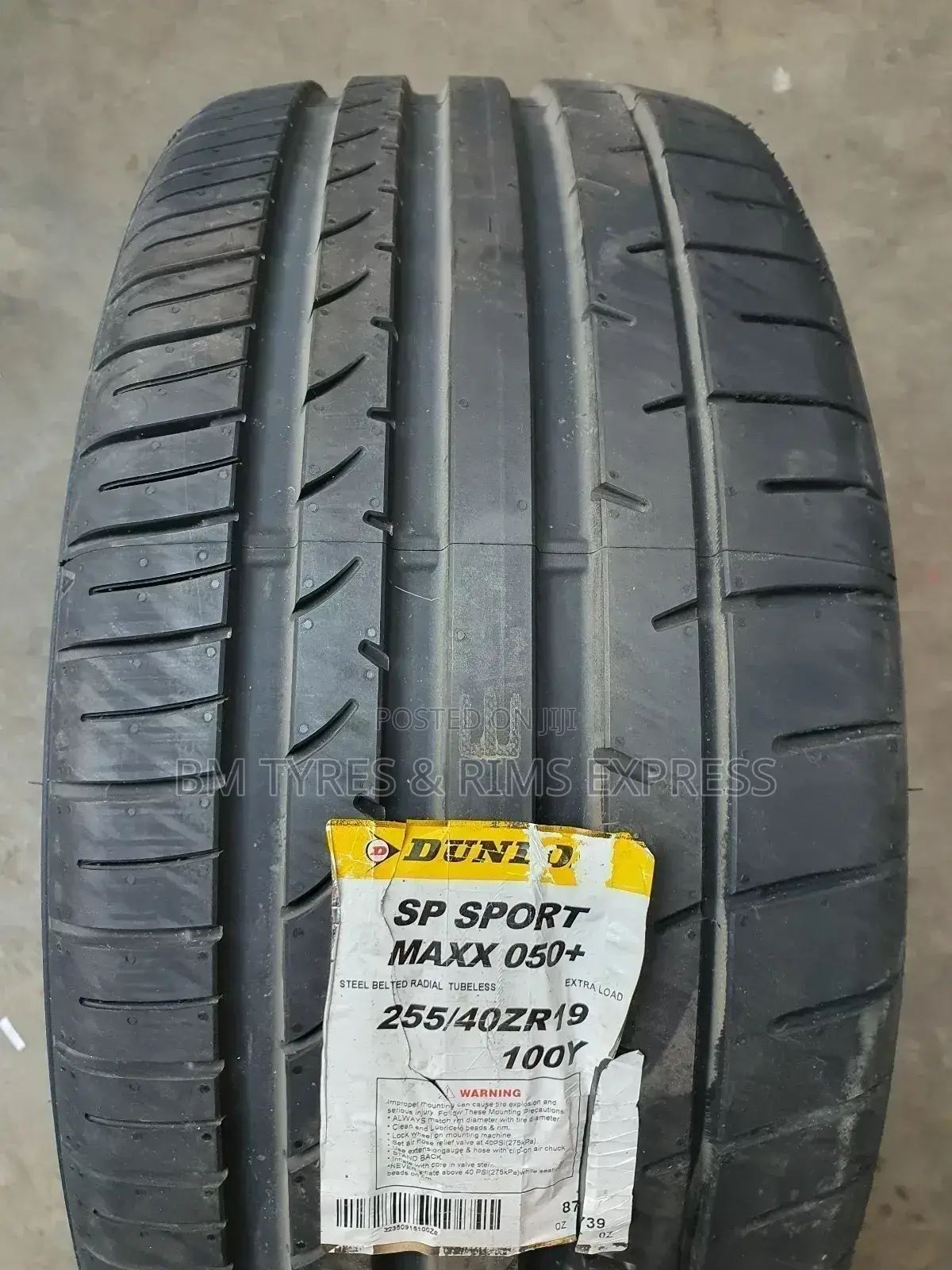 255 /40 R19 Dunlop Japan.