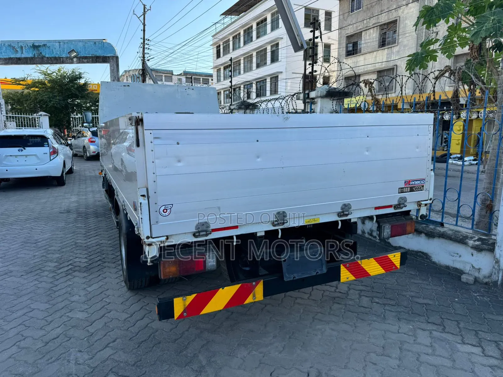 Hino Deutro 2017 White