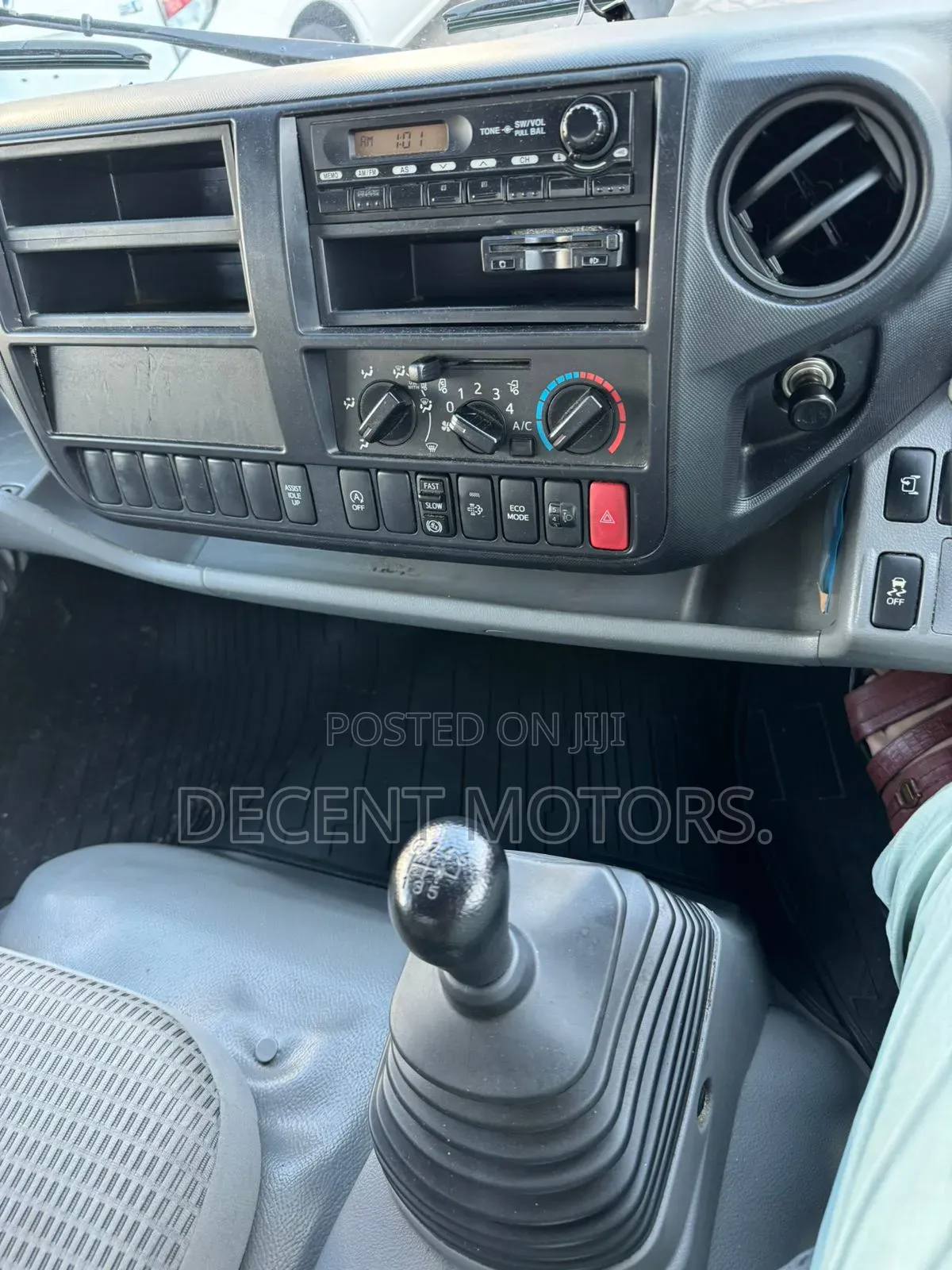 Hino Deutro 2017 White