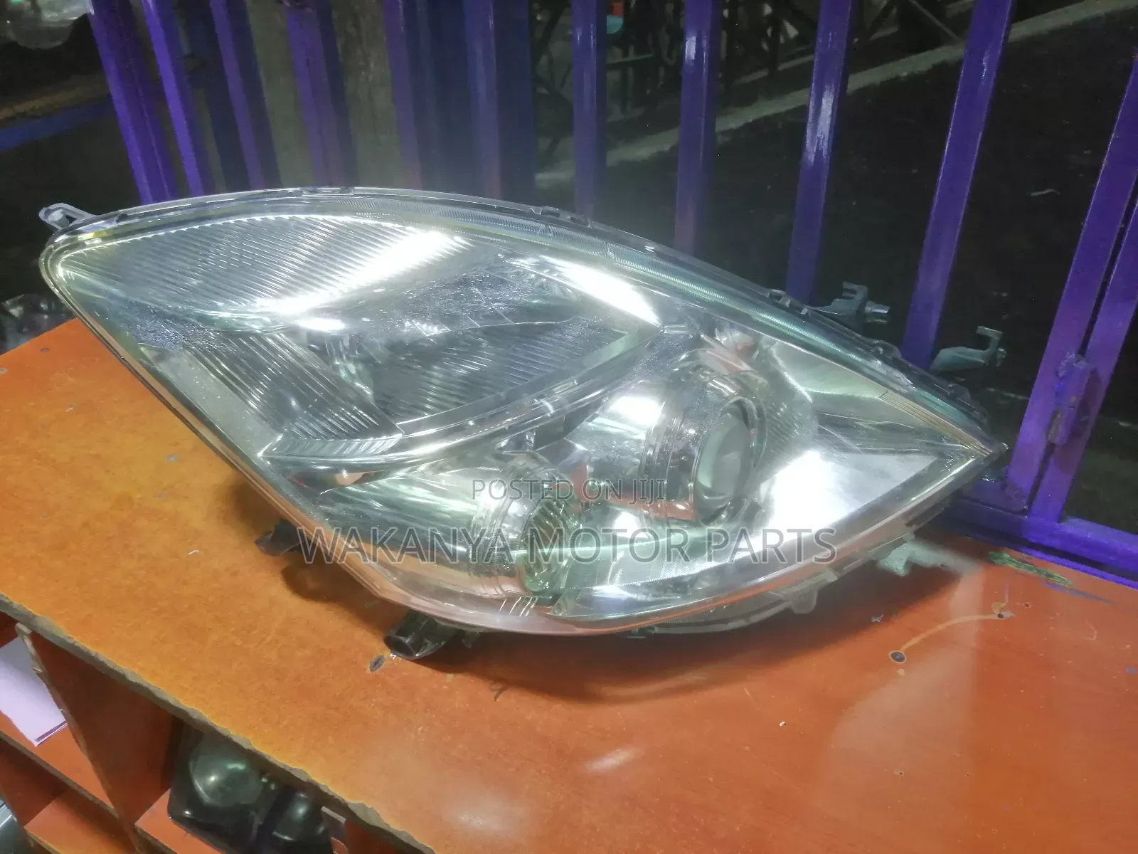 Toyota Isis 2008/2009 Non Xenon Head Lamp, Clean Ex Japan