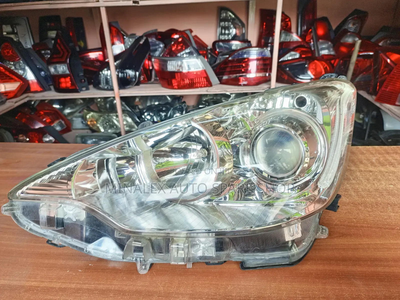 LHS Headlight Toyota Aqua 2012 Model(Nonzenon)