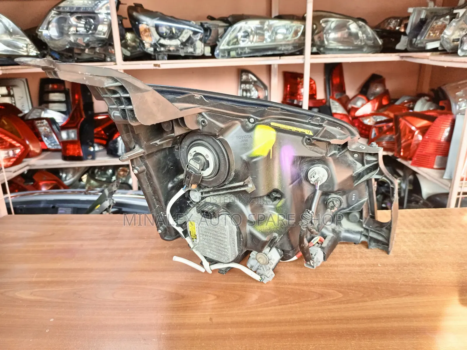 Toyota Noah 2012/13 Zenon Headlights (Shinny Reflector)