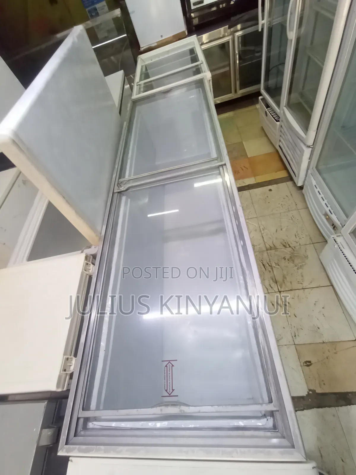 700L Display Freezer