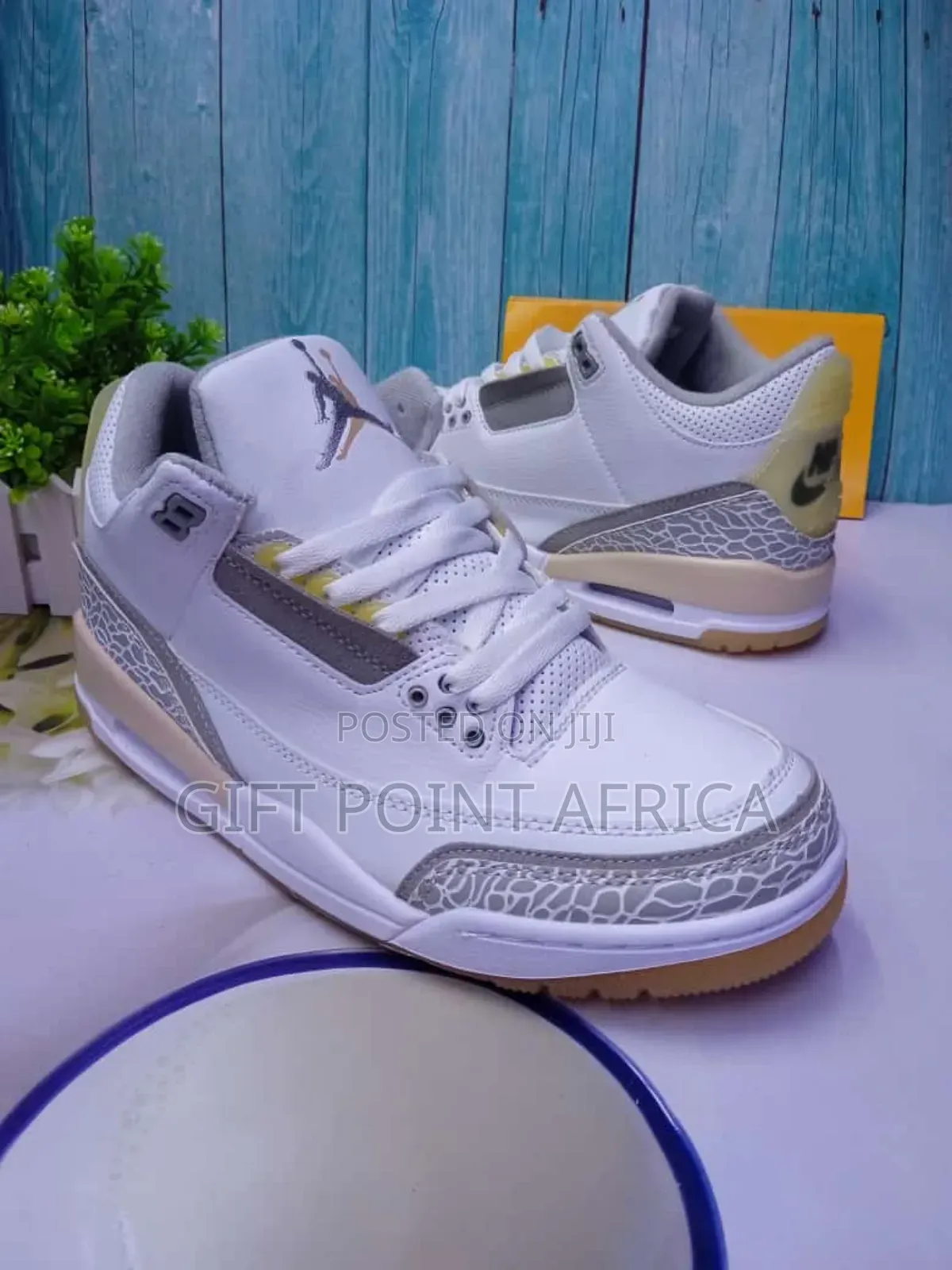 Jordan 3 Retro Sneakers