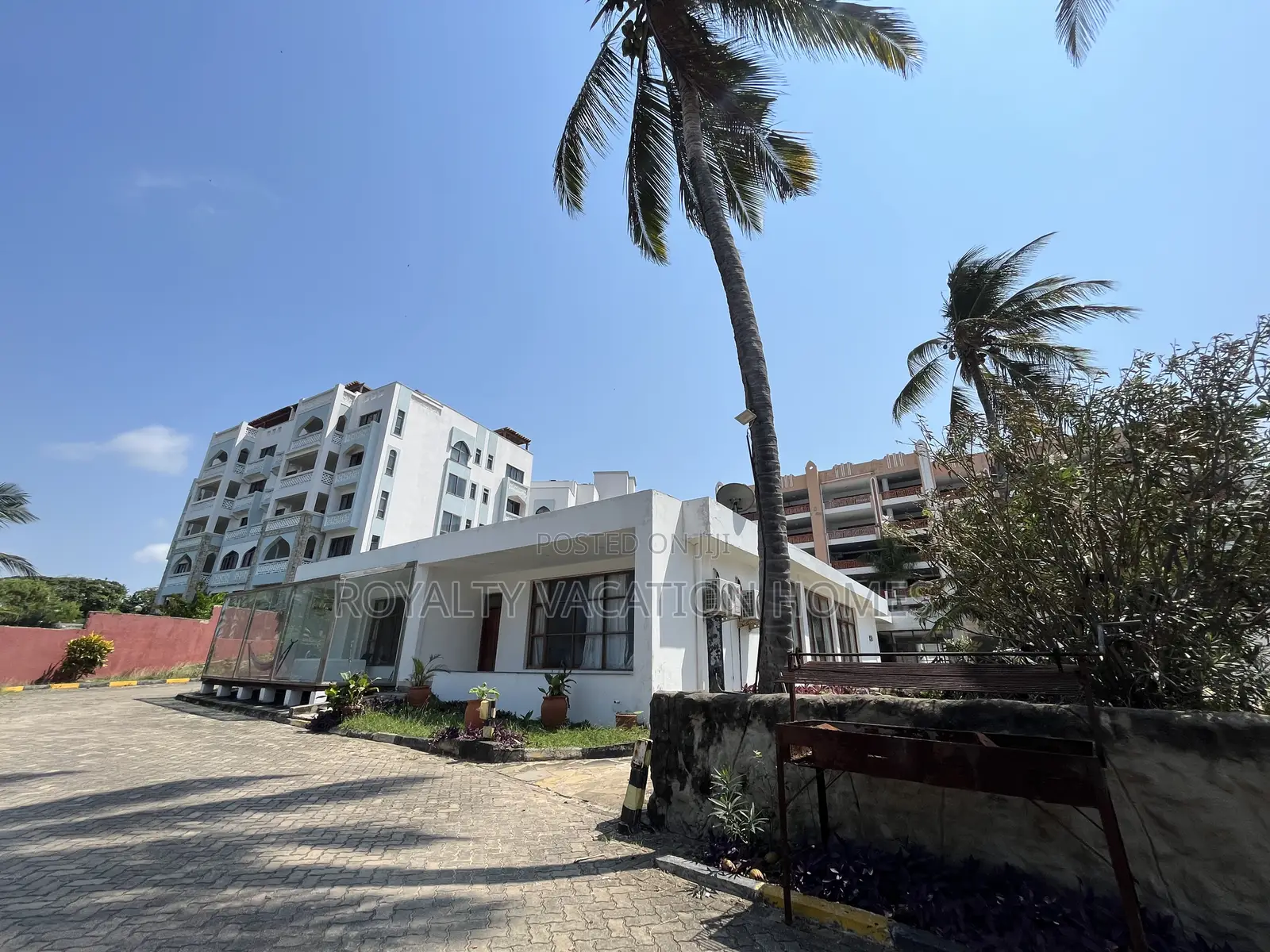 2 Bedroom Beachfront Airbnb Apartment in Mombasa