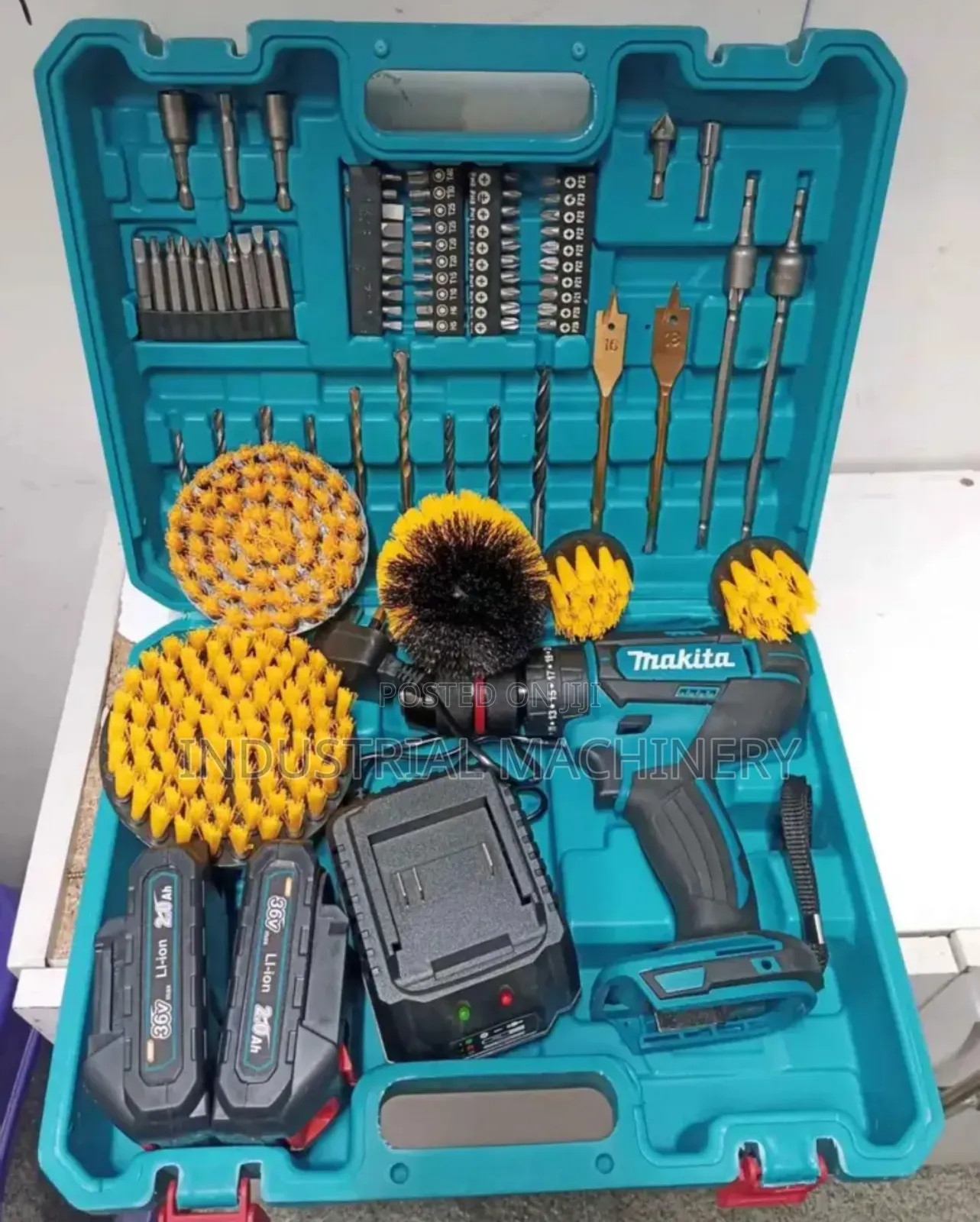 Cordless Drill With Brushes /Bits