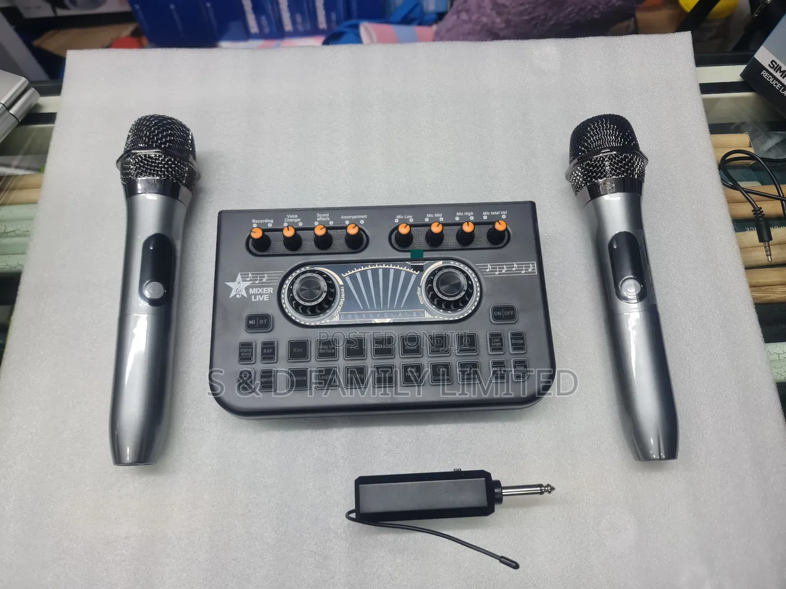 XY 2 Channels Soundcard Rechargeable Wireless Microphone