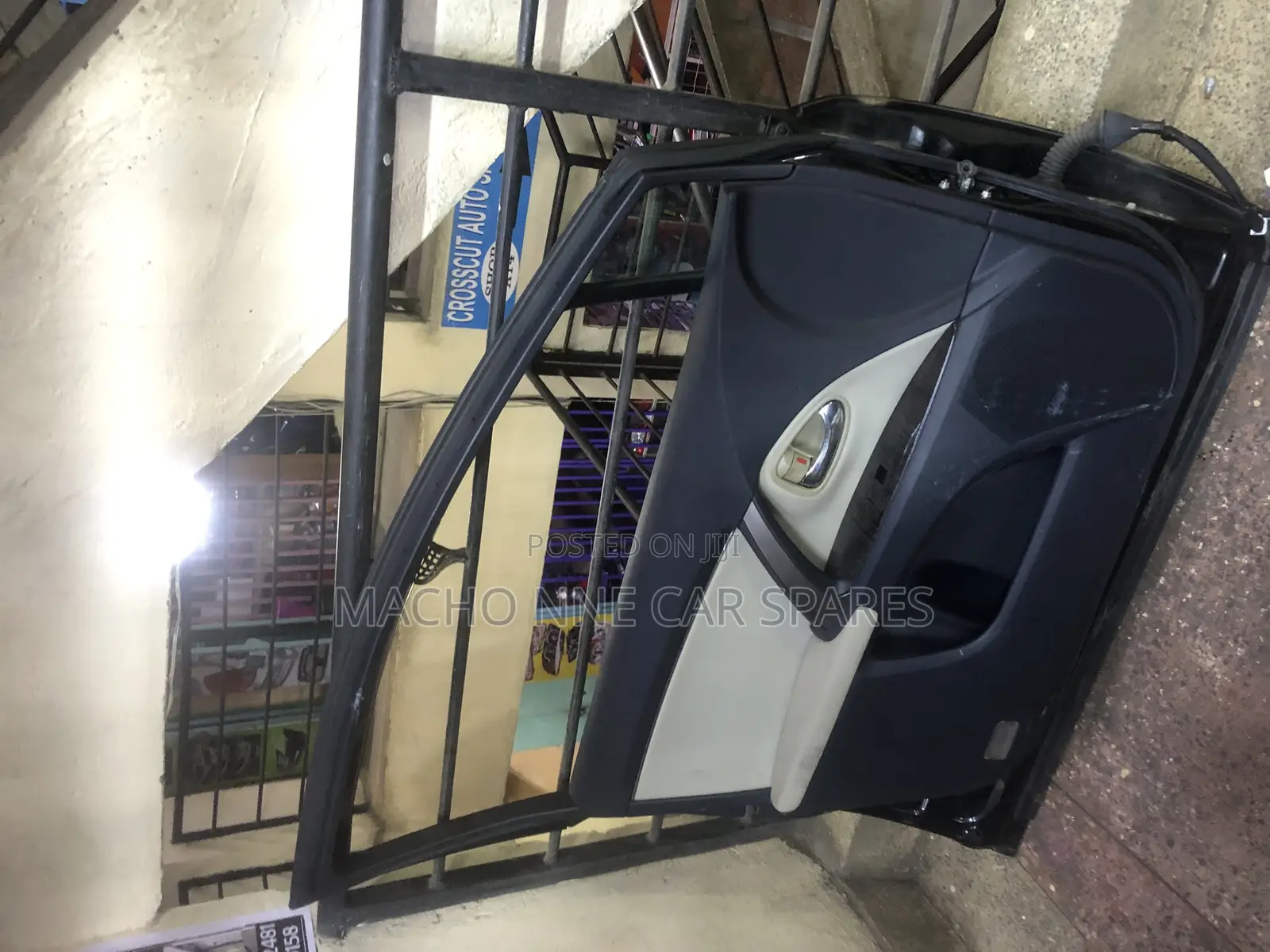 Toyota Avensis 2015 Front Door
