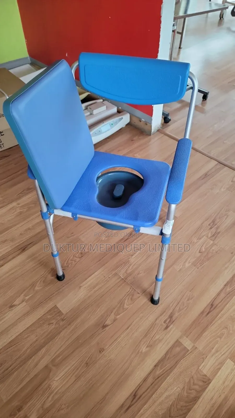 Height Adjustable Extra Wide Toilet Commode Chair With Seat