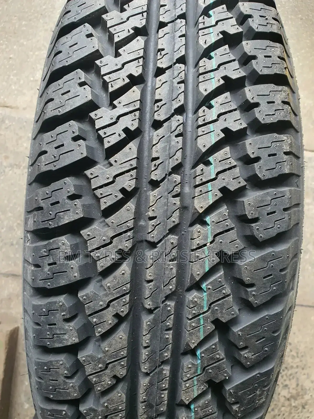 225 /70 R16 Maxtrek Tyres.