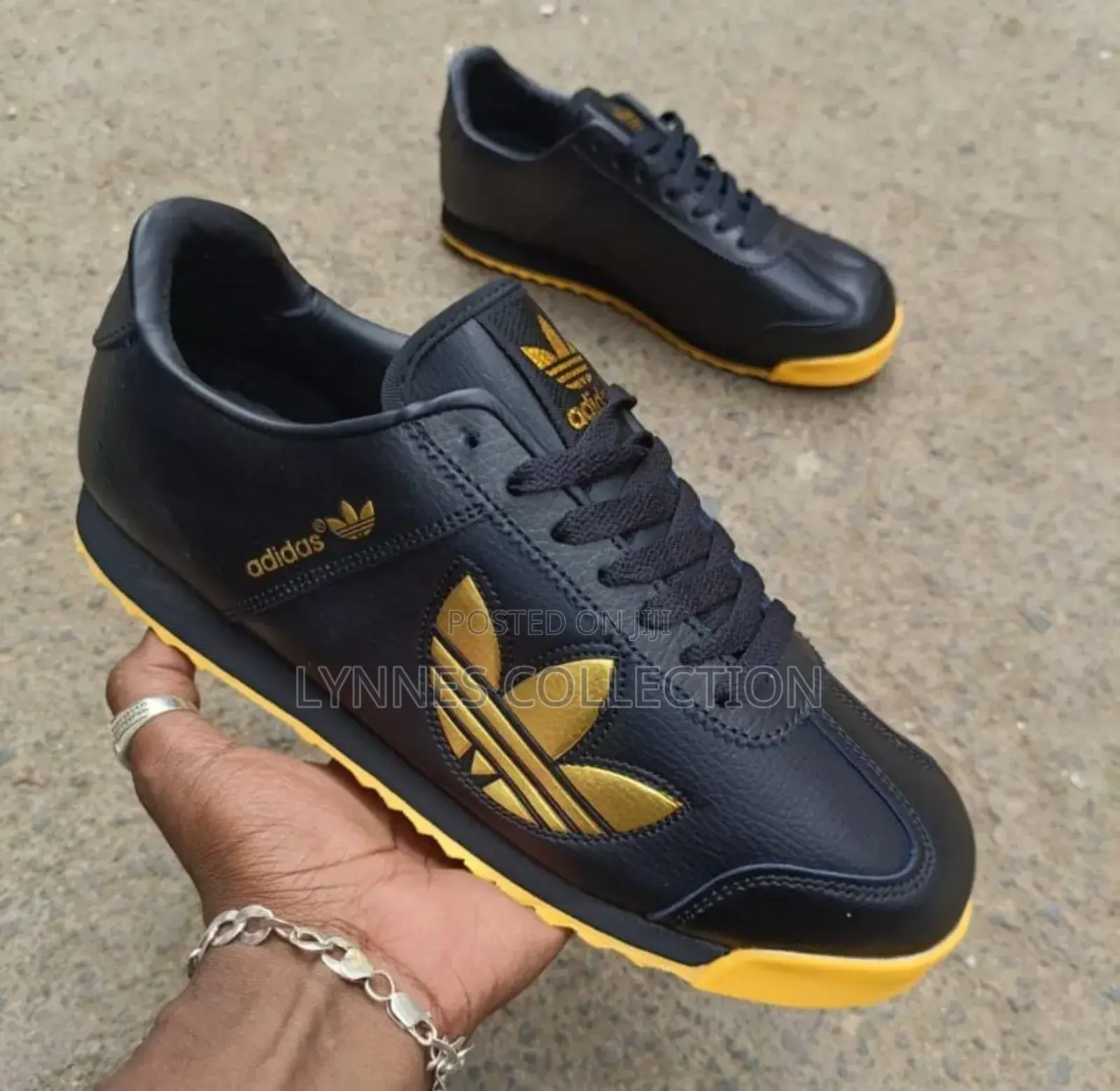 Adidas Sneakers