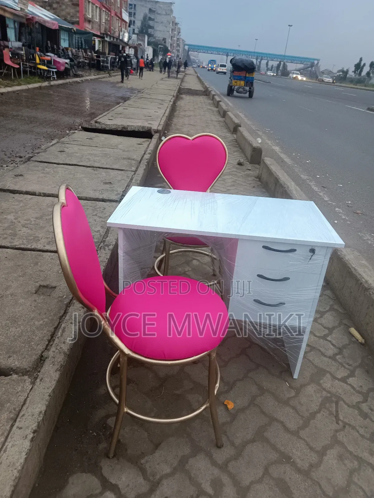 Manicure Set, White Table and 2 Love Seats, Pink 