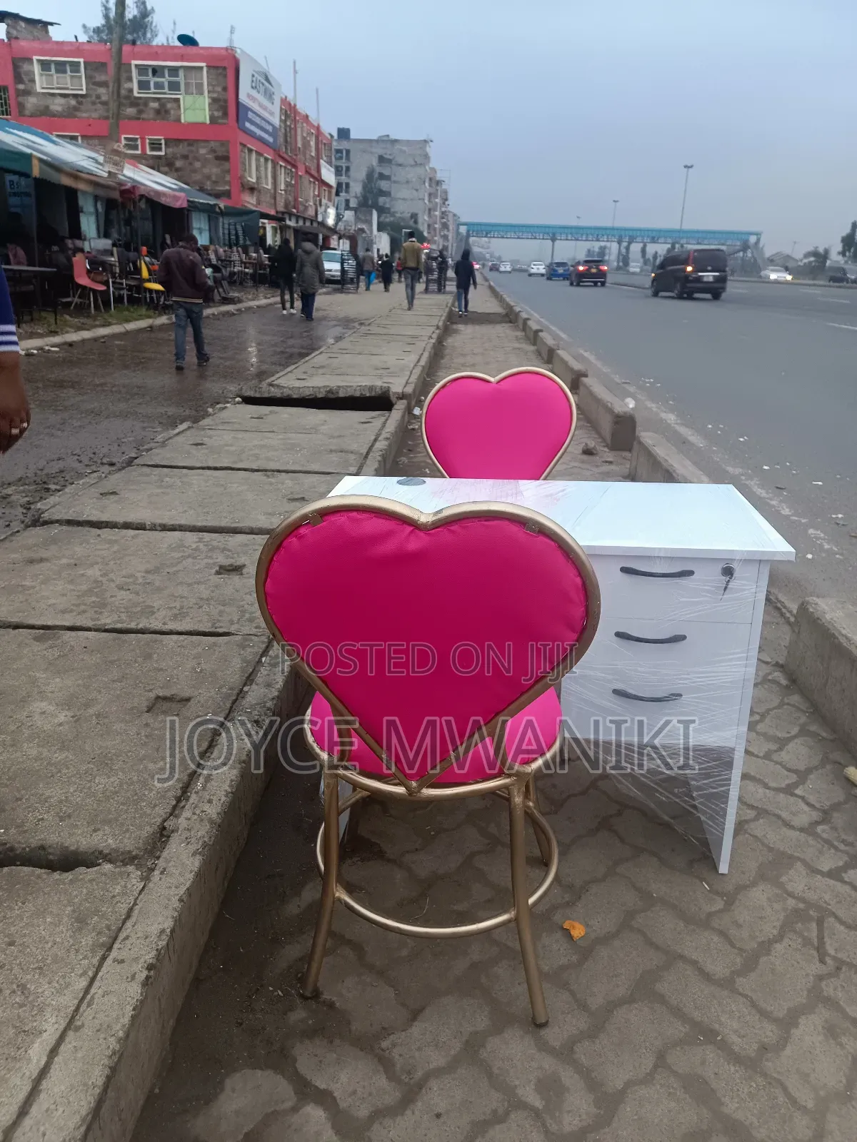 Manicure Set, White Table and 2 Love Seats, Pink 