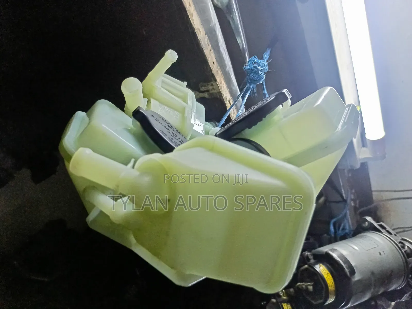Power Steering Fluid Container Revo