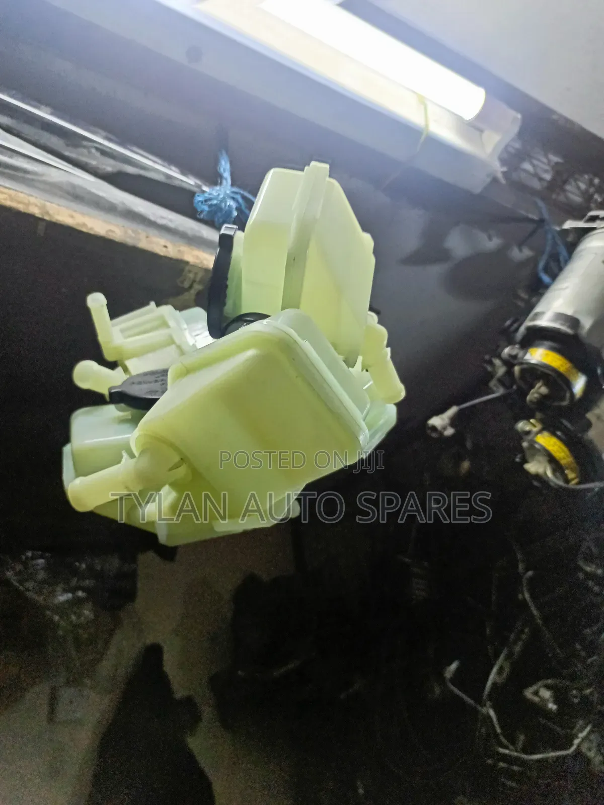 Power Steering Fluid Container Revo