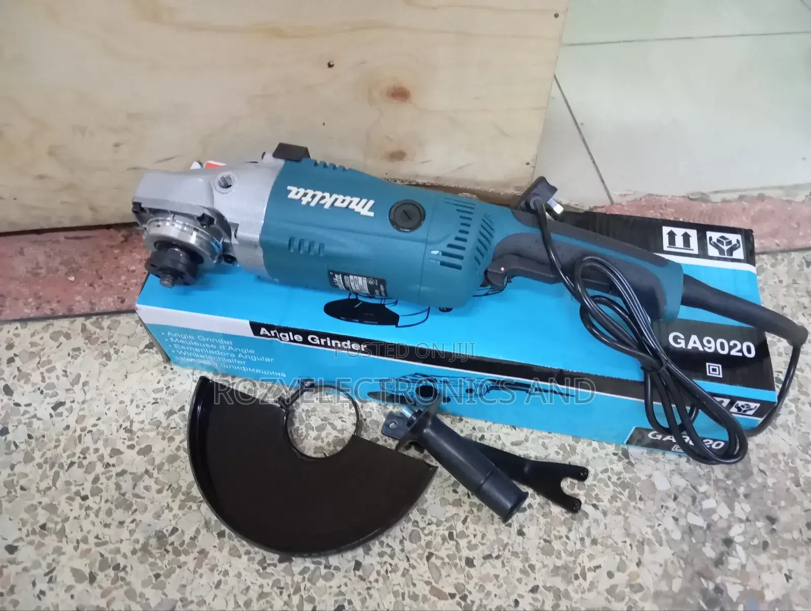 Makita Grinder 9inches GA9020