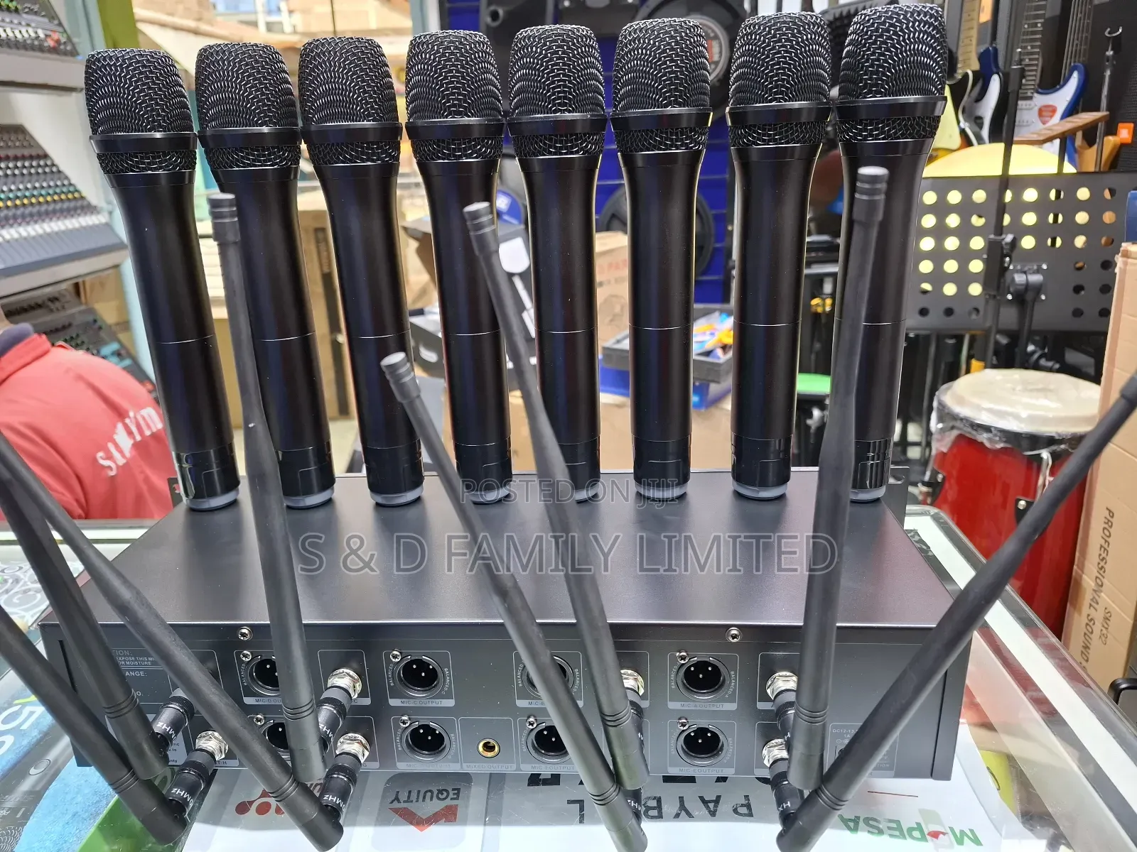 Shure AM-801 Eight in One Wireless Microphone