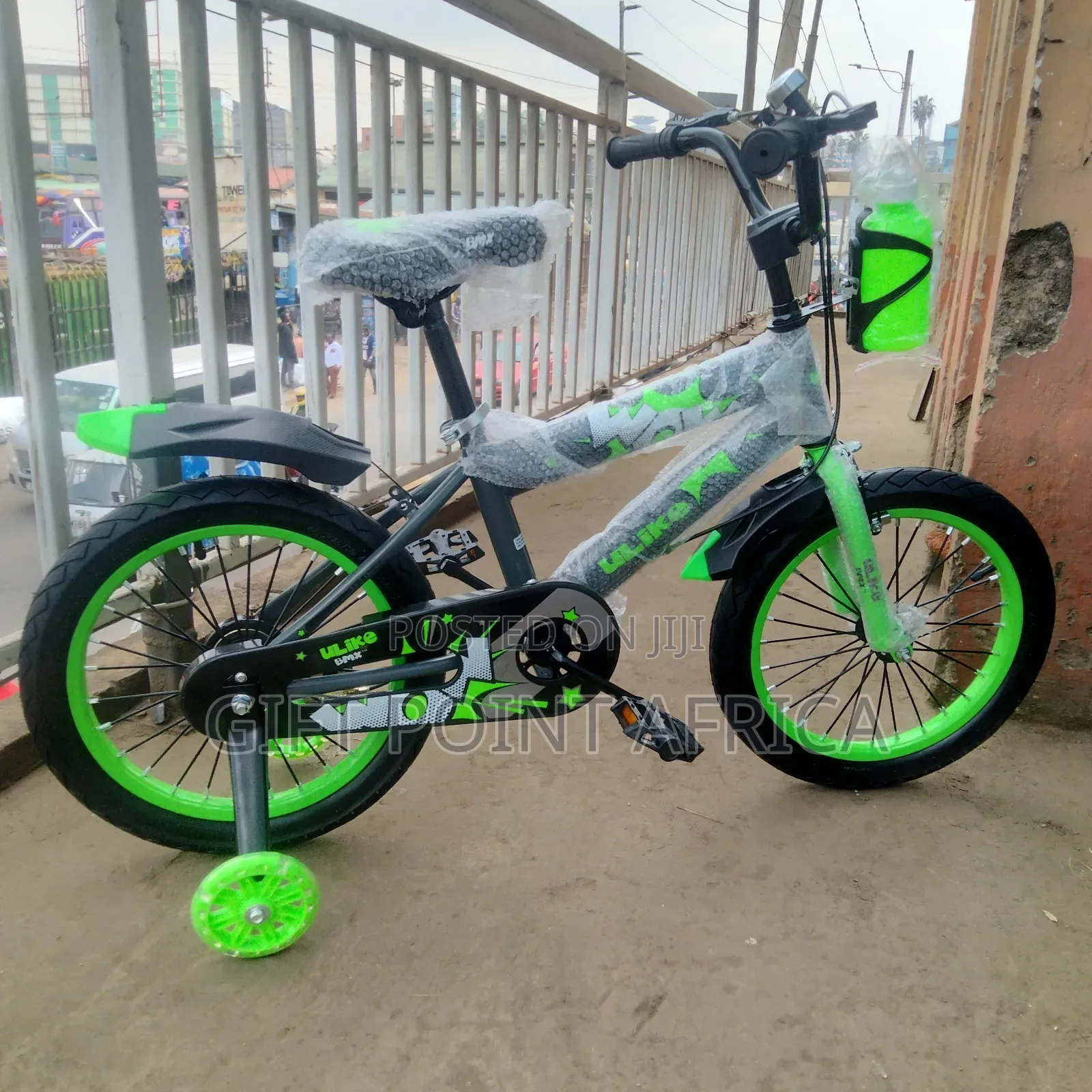 Size 16" Kids Bikes Green in Color