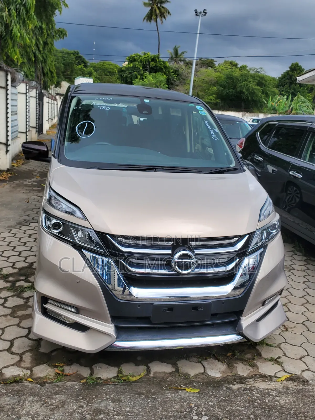 Nissan Serena 2018 Gold