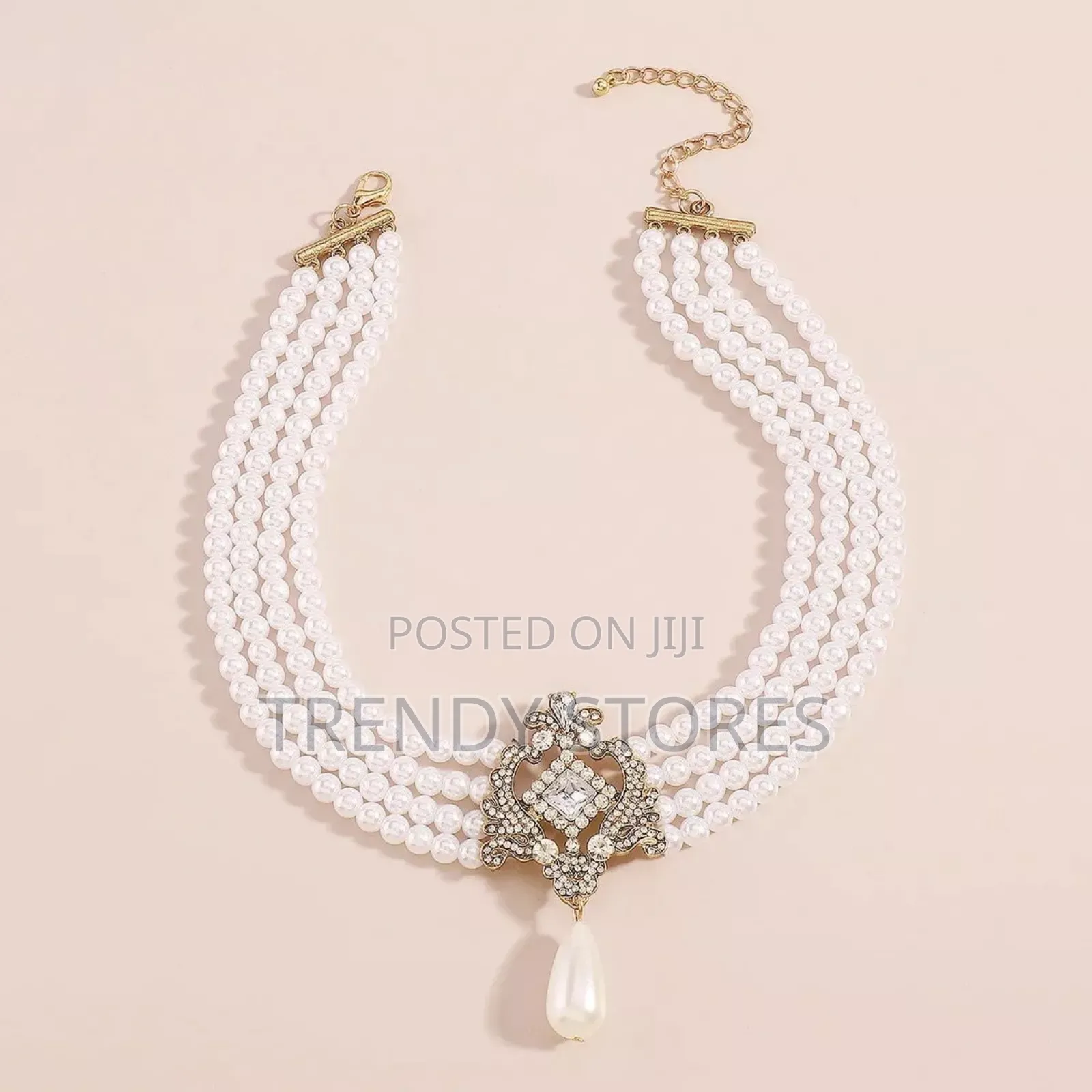 Shiny Crystal Pearl Necklace