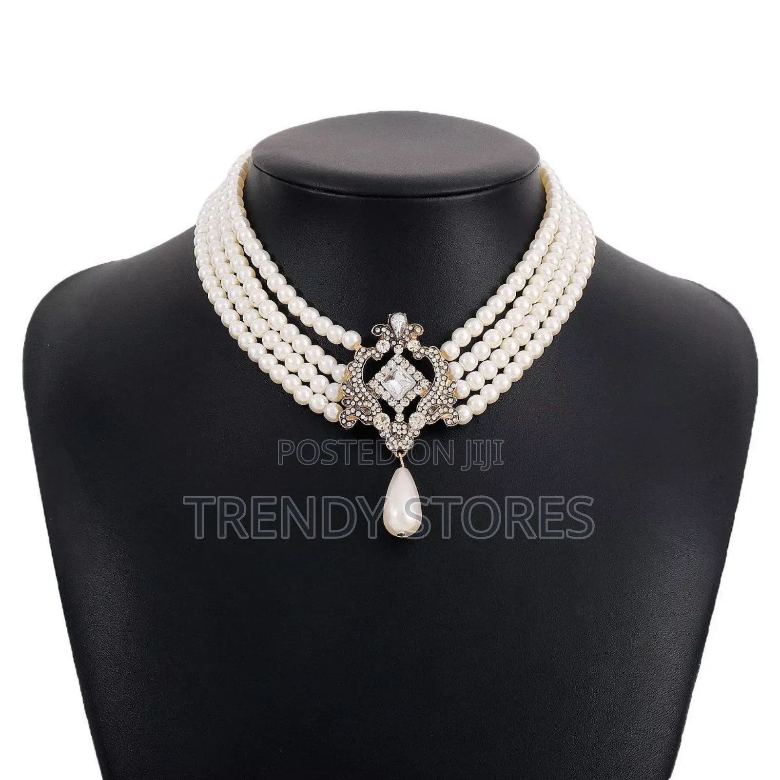 Shiny Crystal Pearl Necklace