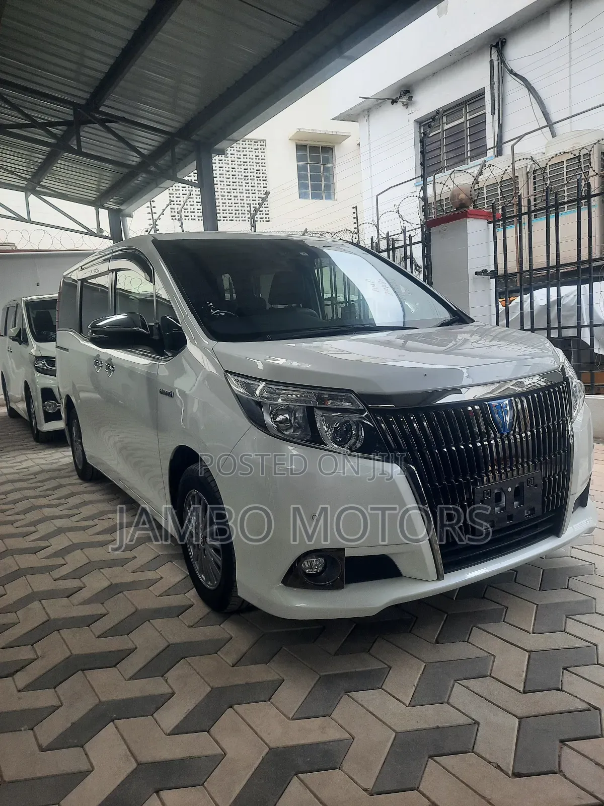Toyota Esquire 1.8 FWD Hybrid (7 seater) 2017 White