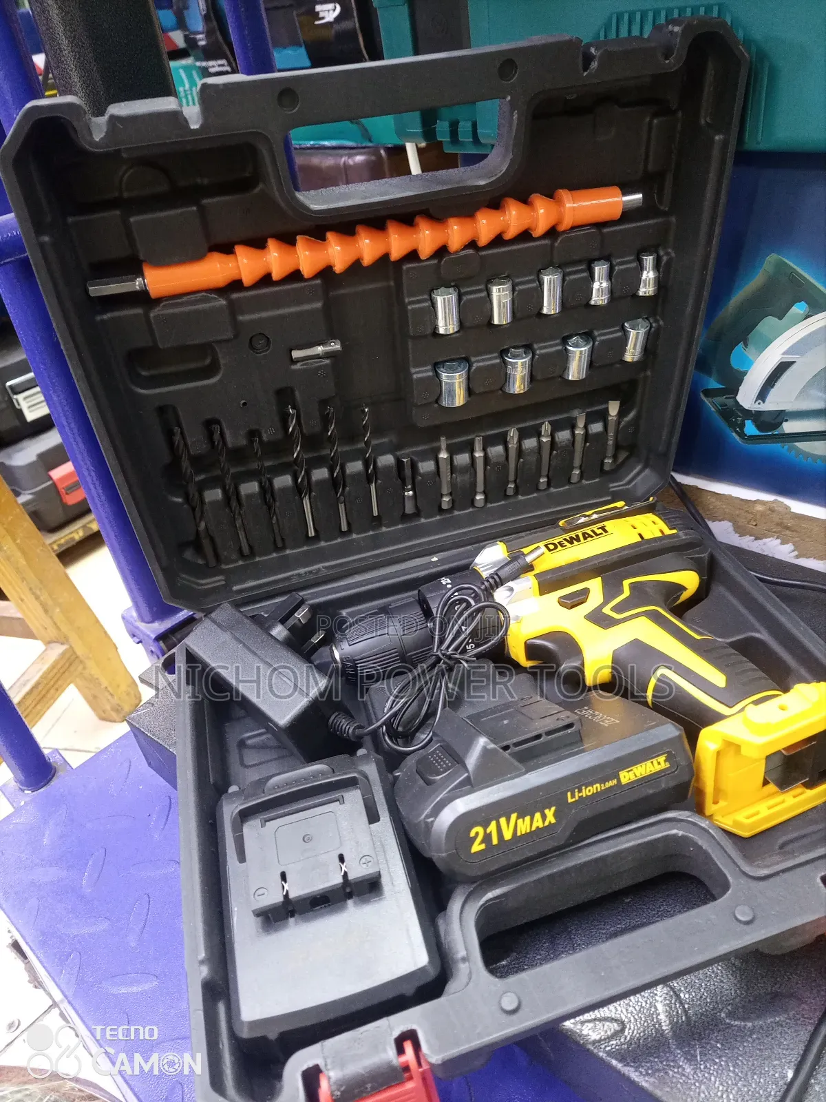 Heavy Duty 21v Dewalt Cordless Drill With 2 Batteries
