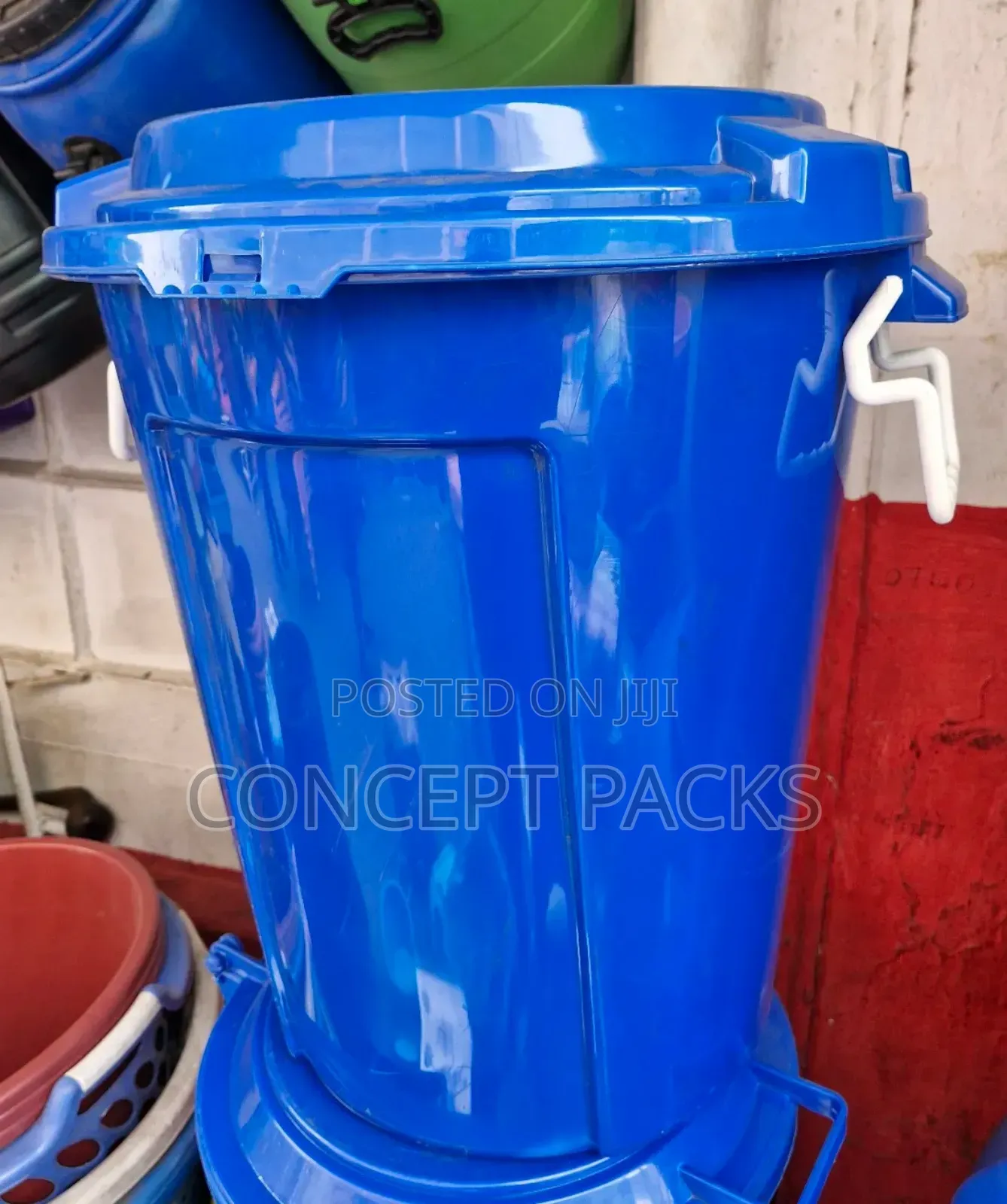 100 Litres Garbage Giovanni Bin With Side Locking Clips.