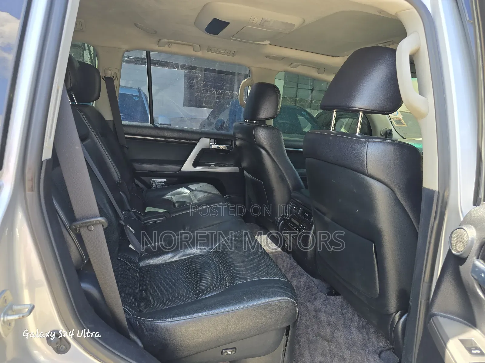 Toyota Land Cruiser 2011 Silver