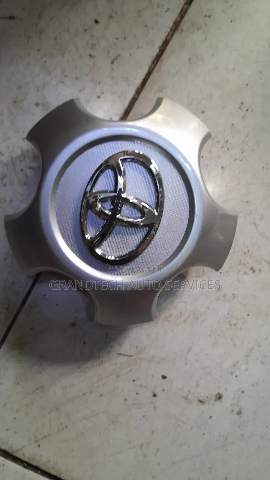 Rav4 /Vanguard Centre Wheel Hub Cap