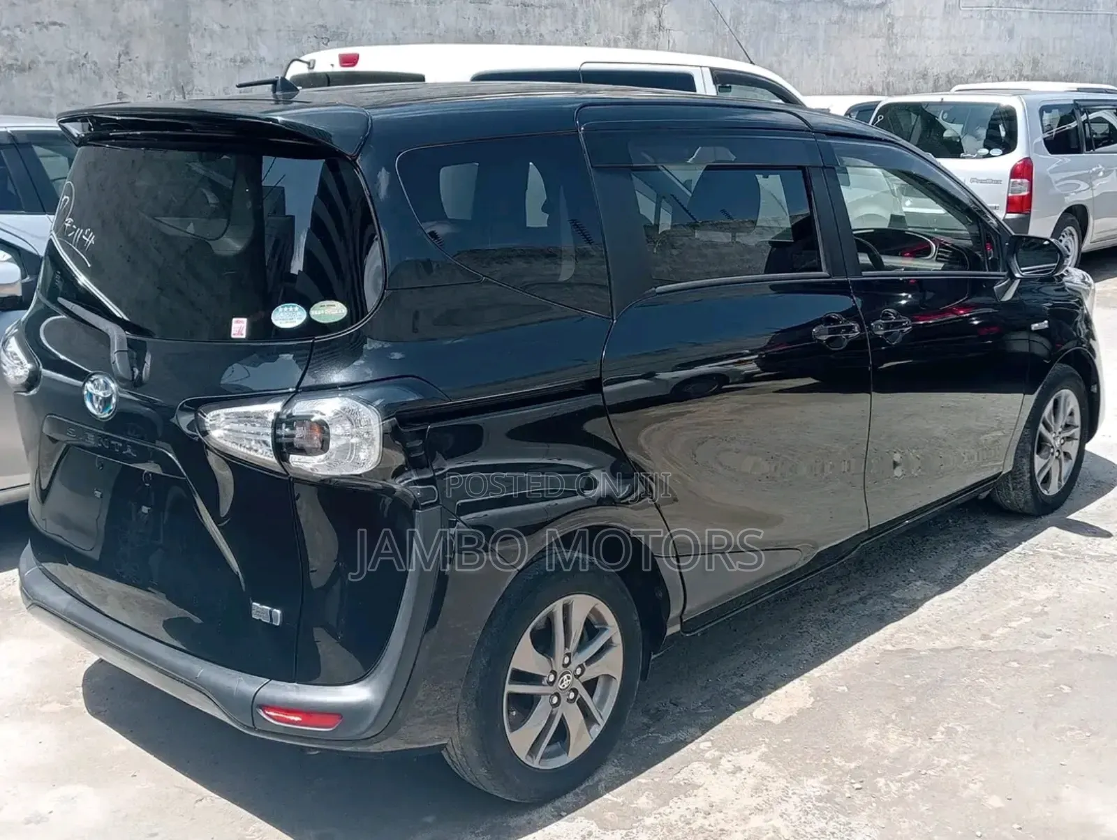 Toyota Sienta 1.5 Hybrid FWD 2017 Black