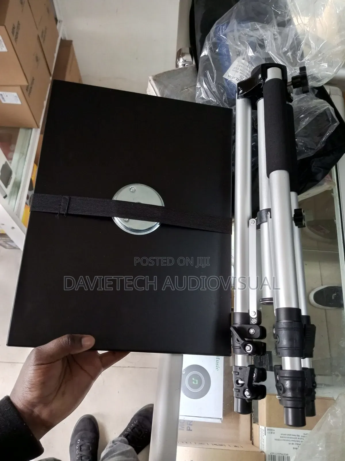 Tripid Projector Stand