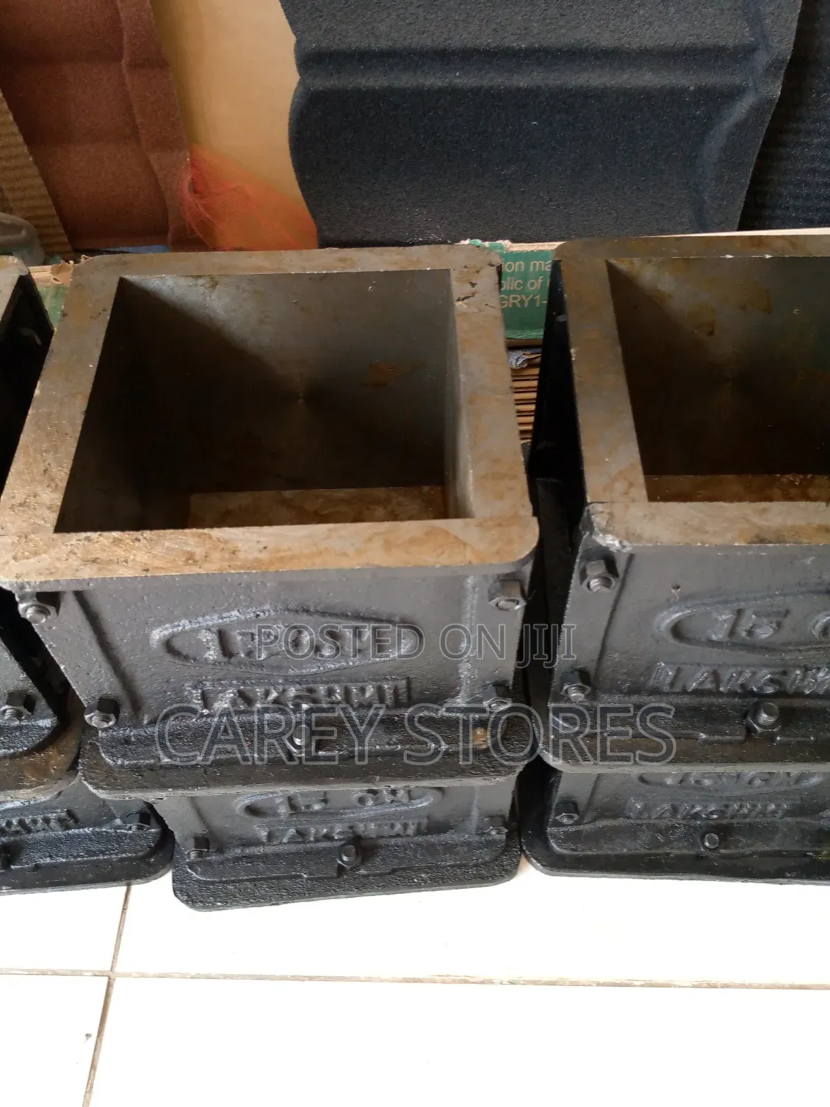 Black Cast Iron Cube Mould