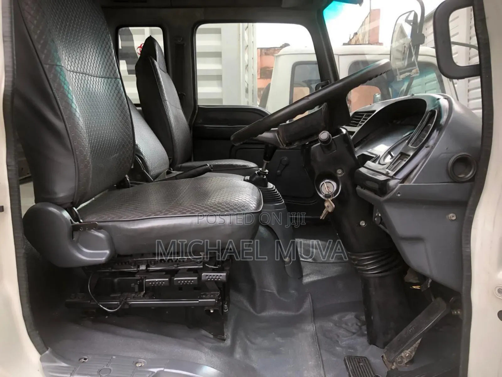 Isuzu TRUCK