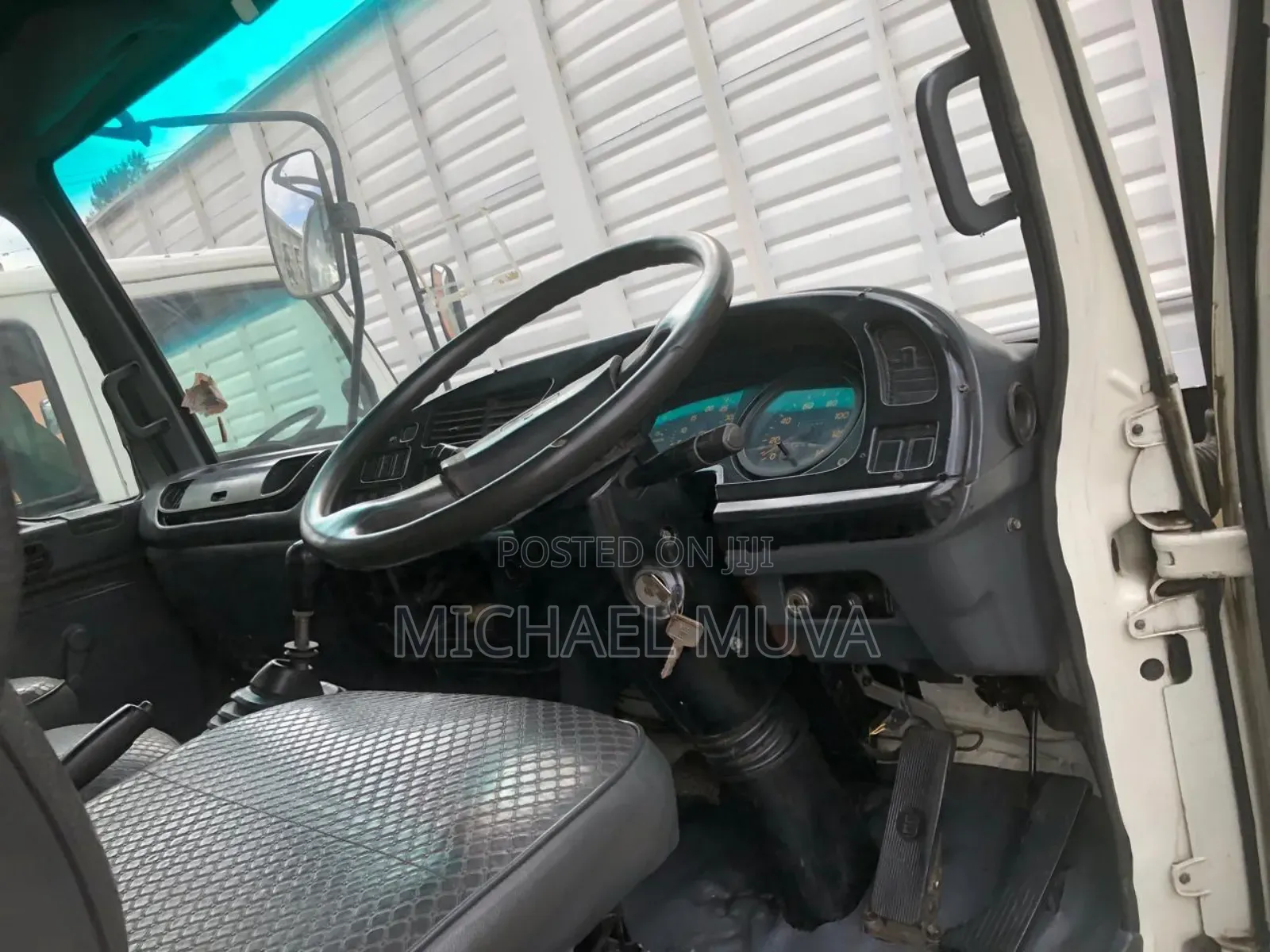 Isuzu TRUCK
