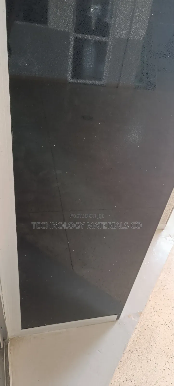 Black Quartz (2.4M * 0.62M * 18mm)
