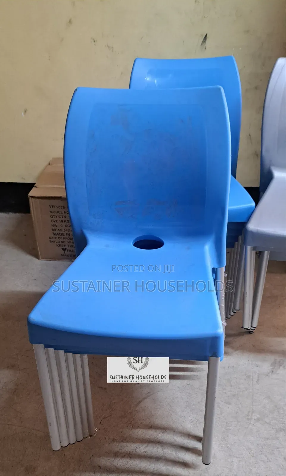 Blue Plastic Chair # Bruno